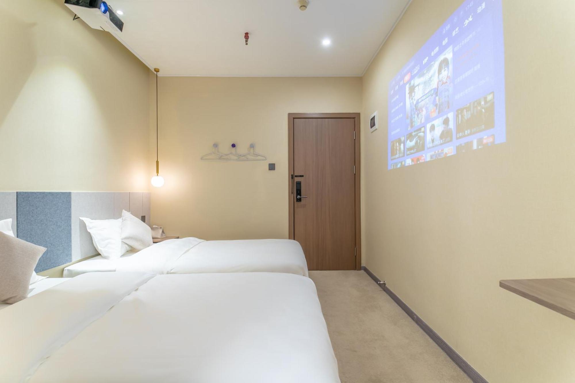 Puzzle Hotel Guangzhou Fenghuang New Village Subway Station Экстерьер фото