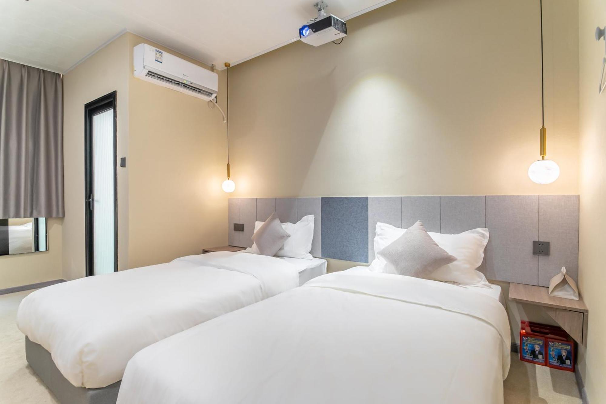 Puzzle Hotel Guangzhou Fenghuang New Village Subway Station Экстерьер фото