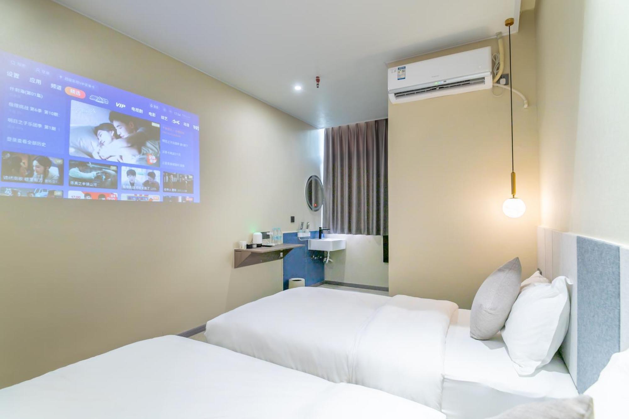 Puzzle Hotel Guangzhou Fenghuang New Village Subway Station Экстерьер фото